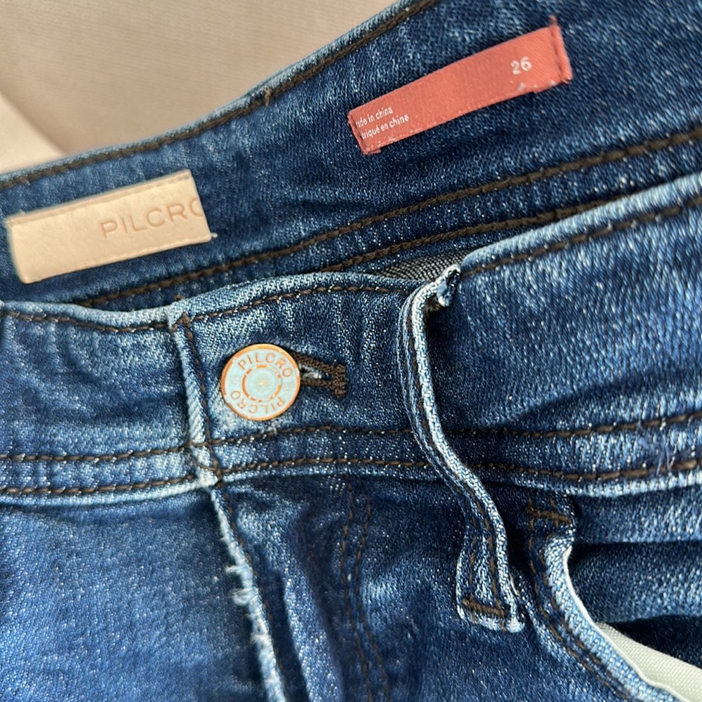 PILCRO Boyfriend, slim, crop denim jeans, size 26, great detailing on the sides - Picture 2 of 9